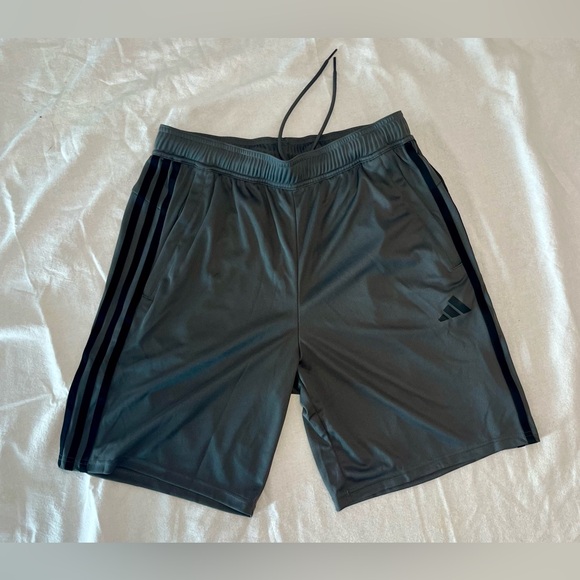 NWT Adidas Men’s Medium Gray Exercise Shorts - Picture 1 of 4